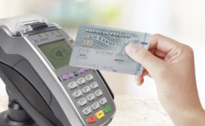 carta american express avvicinata a un pos